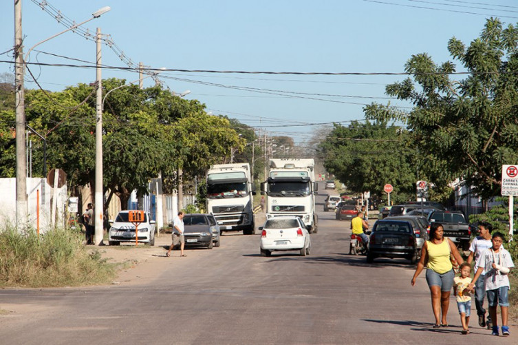 Resolução define estacionamento e operações de carga e descarga de veículos pesados Diário