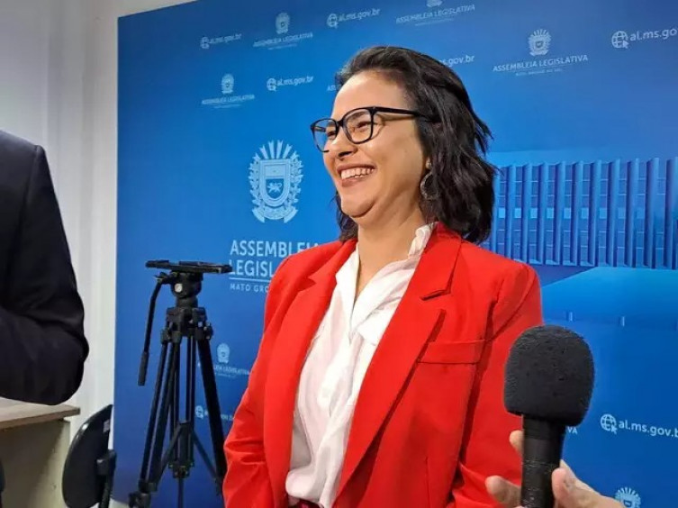 Com pautas feministas, Gleice Jane toma posse na Assembleia Legislativa ...