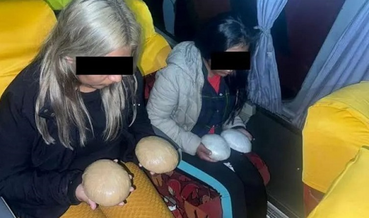 Mulheres são presas ao tentarem trazer para a fronteira droga em formato de  silicone - Diário Corumbaense